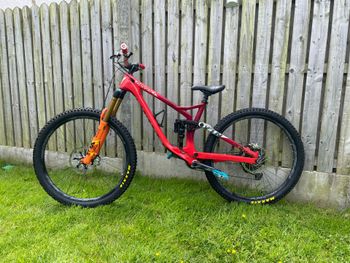 Used Devinci Spartan Shimano Deore 2020 Mountainbike, Rojo — image 2 of 7