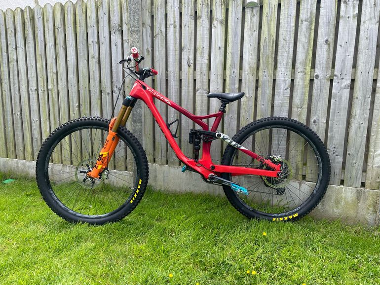 Used Devinci Spartan Shimano Deore 2020 Mountainbike, Rojo — image 2 of 7
