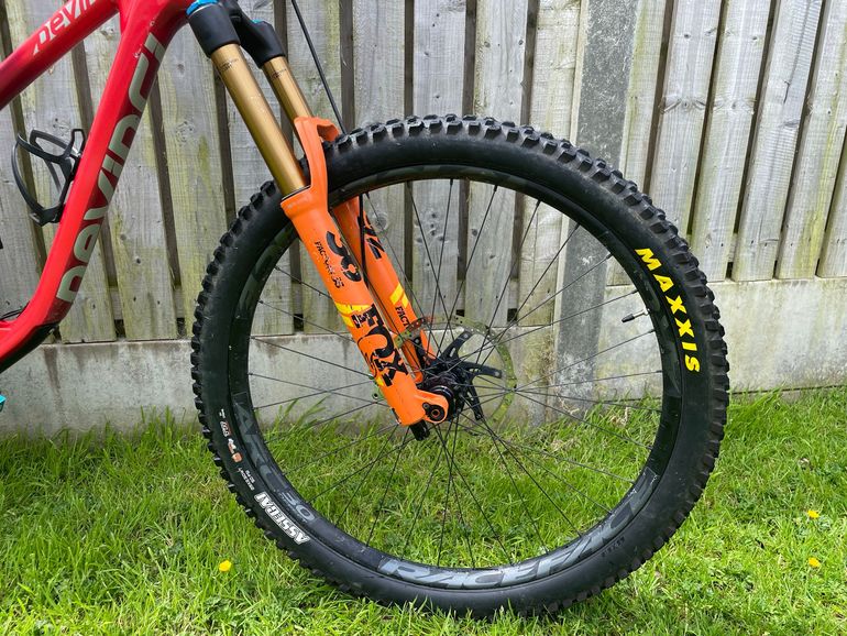 Used Devinci Spartan Shimano Deore 2020 Mountainbike, Rojo — image 5 of 7