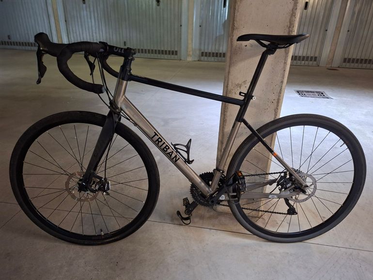 Used TRIBAN RC520 Disc Road Bike - 105 2021 2021 Road & Gravel, Light Gray — image 2 of 8