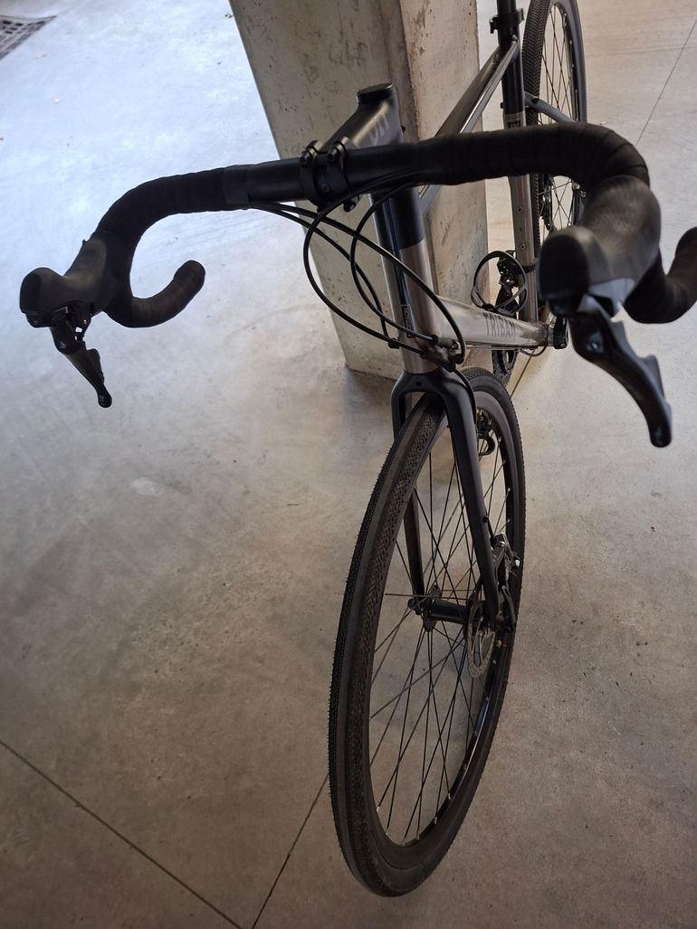 Used TRIBAN RC520 Disc Road Bike - 105 2021 2021 Road & Gravel, Light Gray — image 5 of 8