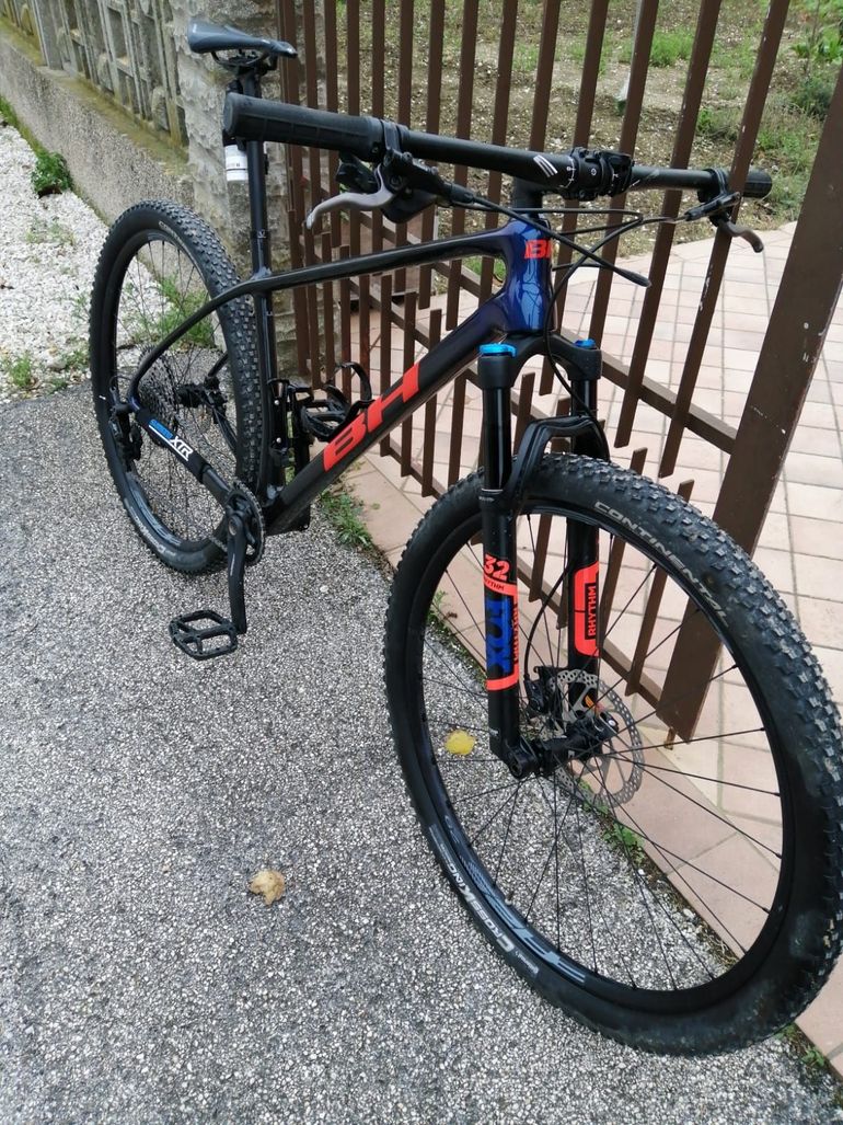 Used BH Bikes BH Bikes Custom Shimano Deore XT 2022 Mountainbike, Blu — image 1 of 4
