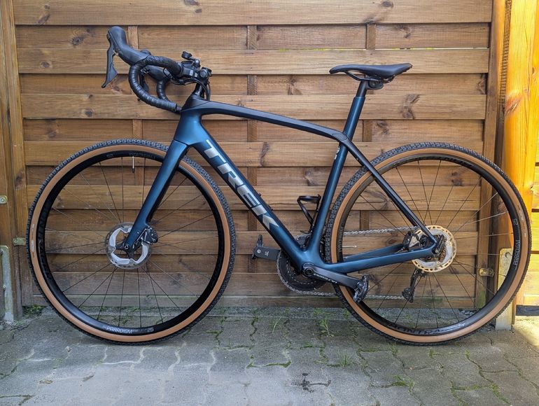 Used Trek Domane Shimano Ultegra 2022 Road & Gravel — image 2 of 9