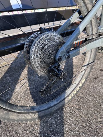 Focus SAM² 6.8 2023 2023 Mountainbike usato, Grigio chiaro — immagine 6 di 6