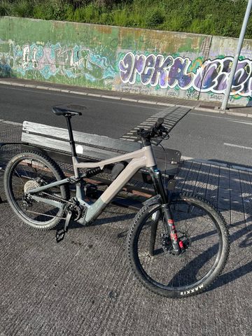 Focus SAM² 6.8 2023 2023 Mountainbike usato, Grigio chiaro — immagine 2 di 6