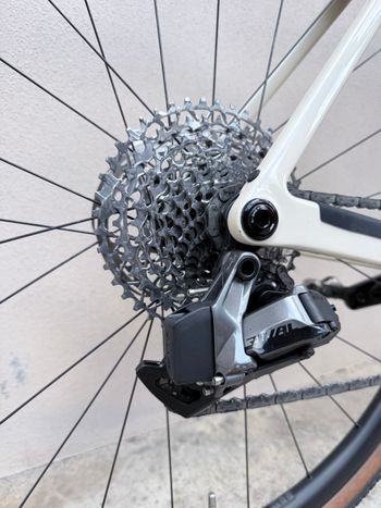 Used Canyon Grail CF SL 7 AXS 2024 2024 Road & Gravel — image 9 of 12