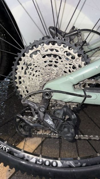 Used Focus Thron Shimano Deore 2021 Mountainbike, Verde — image 3 of 6
