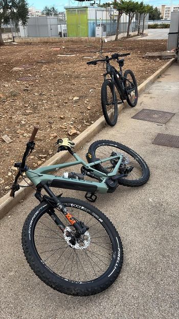 Used Focus Thron Shimano Deore 2021 Mountainbike, Verde — image 2 of 6