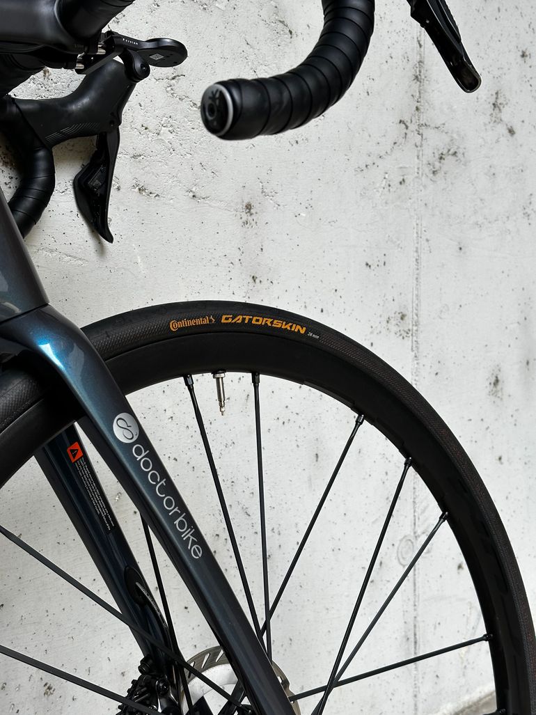 Used Giant TCR Advanced Pro 0 KOM 2026 2026 Road & Gravel, Blue — image 5 of 9