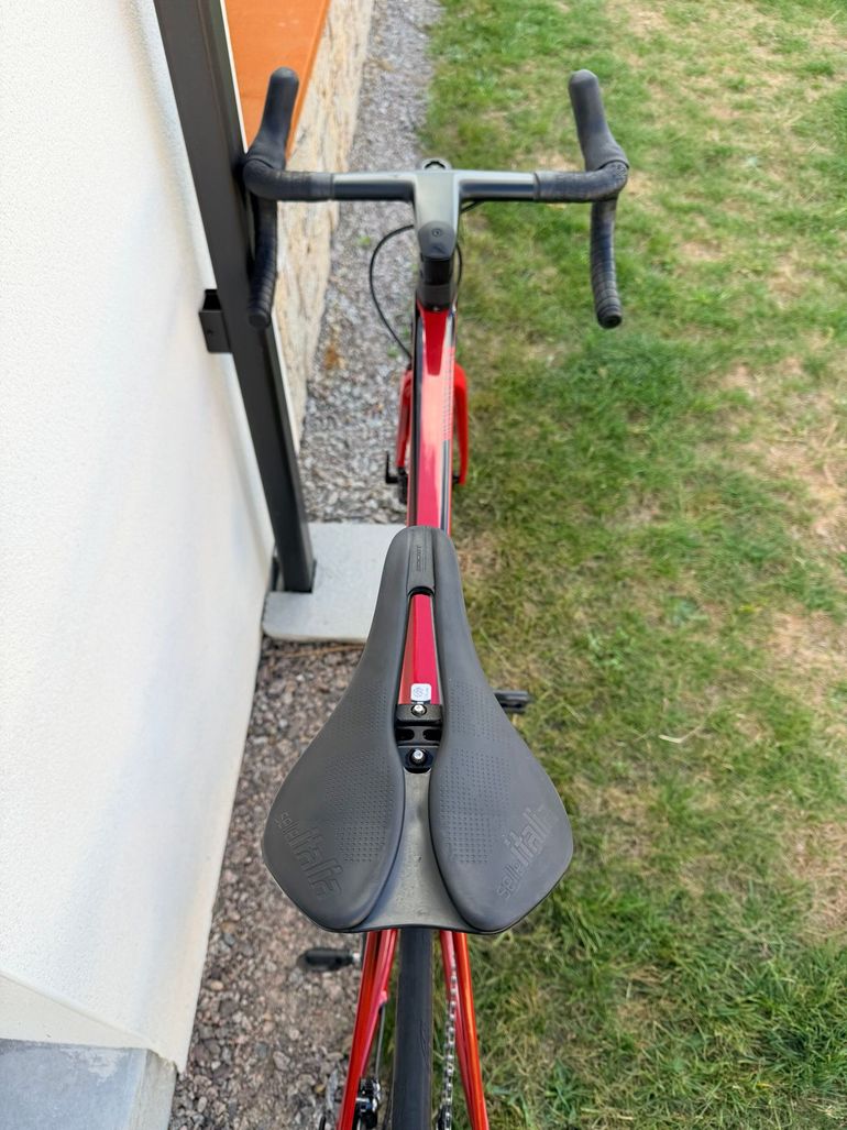 Used Canyon Ultimate CF SL 8 Disc 2022 2022 Road & Gravel, Red — image 5 of 11