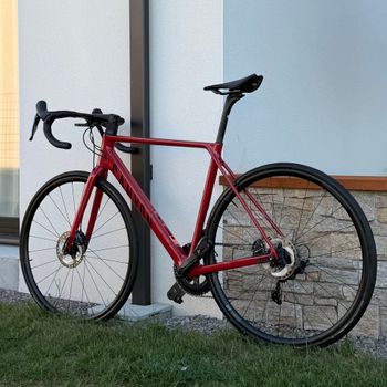 Used Canyon Ultimate CF SL 8 Disc 2022 2022 Road & Gravel, Red — image 3 of 11
