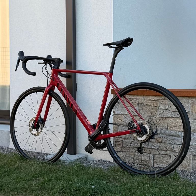 Used Canyon Ultimate CF SL 8 Disc 2022 2022 Road & Gravel, Red — image 3 of 11