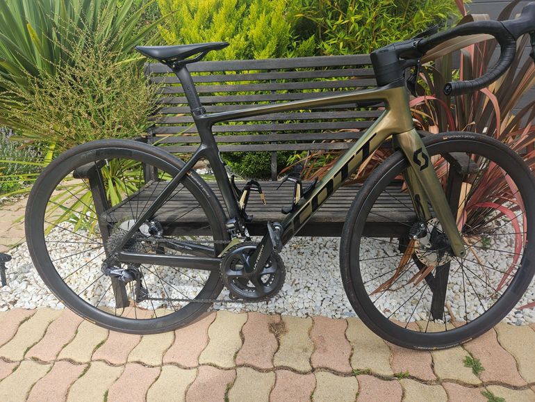 Used Scott Addict RC 15 2021 Road & Gravel — image 1 of 4