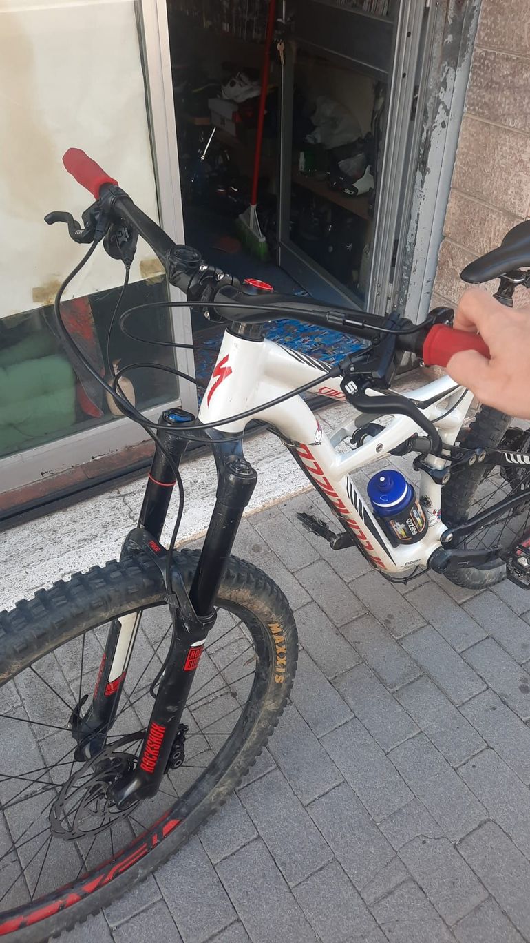 Used Specialized Enduro Comp 29 2015 2015 Mountainbike, White, 29 — image 1 of 8
