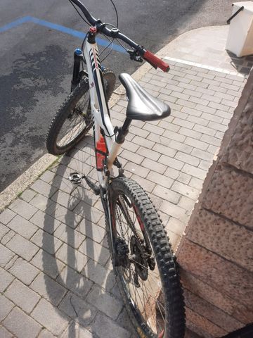 Used Specialized Enduro Comp 29 2015 2015 Mountainbike, White, 29 — image 2 of 8