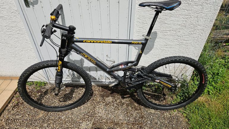 Used Cannondale Jekyll Shimano Deore XT 2001 Mountainbike, Light Gray — image 2 of 5