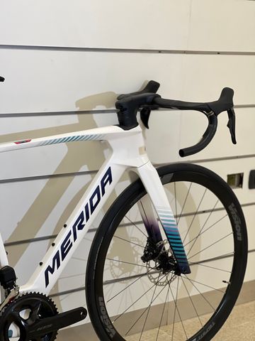Merida REACTO 5000 2027 2027 Road & Gravel usato, Bianco — immagine 2 di 5