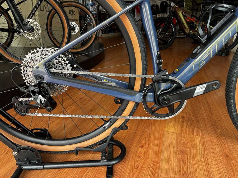 Used Giant Revolt Advanced 1 2026 2026 Road & Gravel, Blue — image 3 of 10