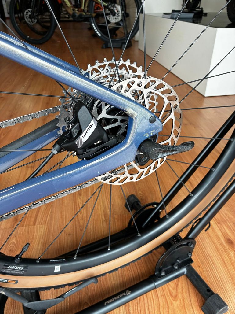 Used Giant Revolt Advanced 1 2026 2026 Road & Gravel, Blue — image 8 of 10