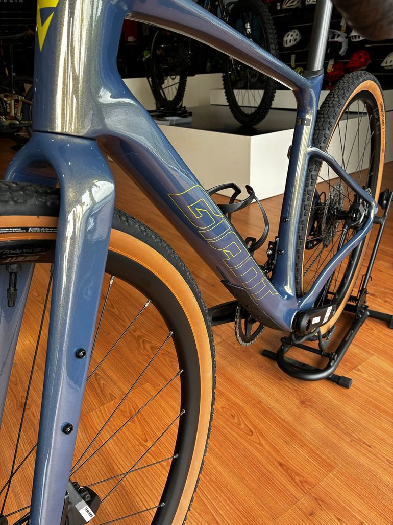 Used Giant Revolt Advanced 1 2026 2026 Road & Gravel, Blue — image 9 of 10