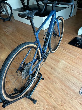 Used Giant Revolt Advanced 1 2026 2026 Road & Gravel, Blue — image 6 of 10