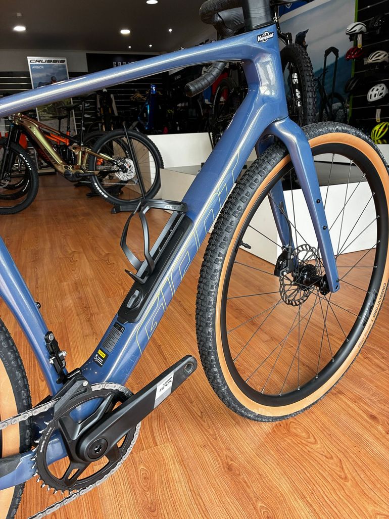 Used Giant Revolt Advanced 1 2026 2026 Road & Gravel, Blue — image 4 of 10