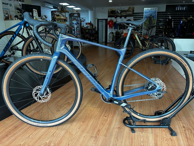 Used Giant Revolt Advanced 1 2026 2026 Road & Gravel, Blue — image 2 of 10