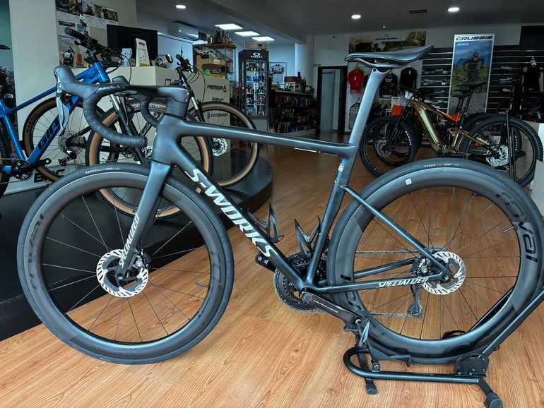 Used Specialized S-Works Tarmac SL8 - Shimano Dura-Ace Di2 2025 2025 Road & Gravel — image 2 of 18