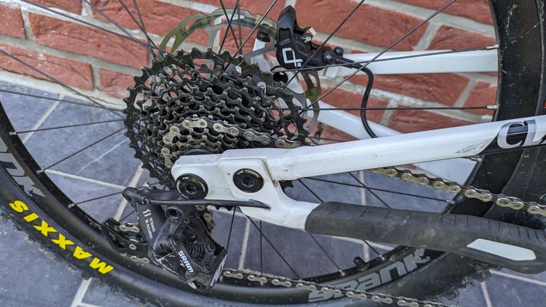 Used Commencal CLASH 24 V2 2022 2022 Youth — image 7 of 9