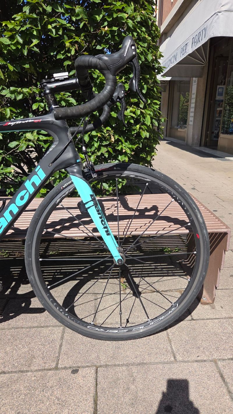Używany Bianchi Infinito CV Chorus 2016 2016 Road & Gravel — zdjęcie 4 z 15