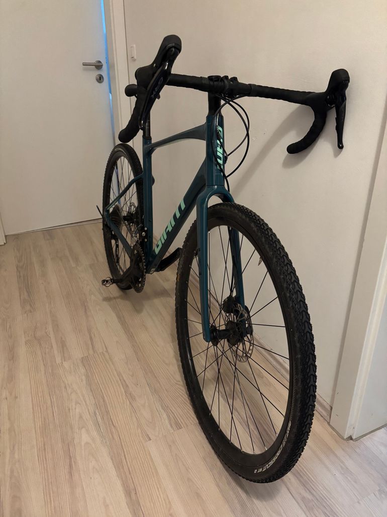 Used Giant Revolt 1 2022 2022 Road & Gravel, Blue — image 3 of 7