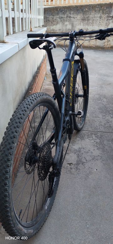 Orbea Oiz Shimano Deore XT 2020 Mountainbike usato, Grigio chiaro — immagine 6 di 7
