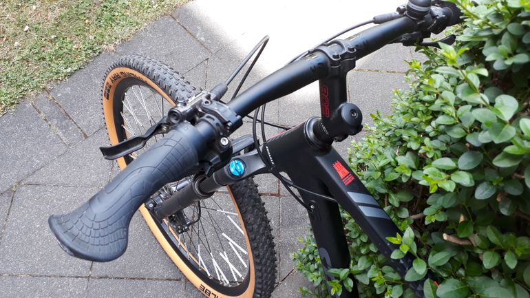 Used Stevens Colorado 401 2022 2022 Mountainbike, Grigio chiaro — image 6 of 11