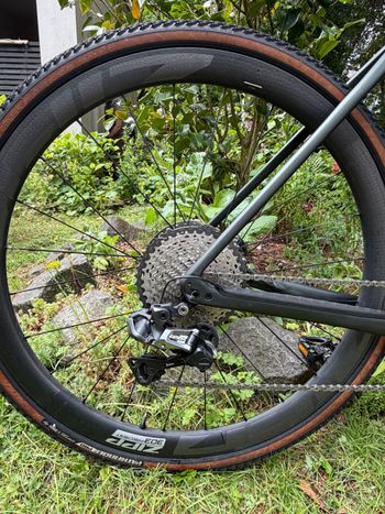 Used Specialized Diverge Expert Carbon 2021 2021 Road & Gravel, Green — image 2 of 3