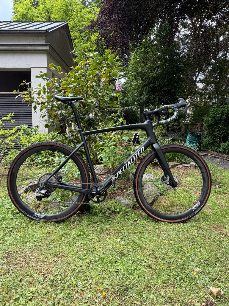 Used Specialized Diverge Expert Carbon 2021 2021 Road & Gravel, Green — image 1 of 3