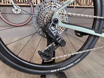 Used CUBE NUROAD C:62 EX 2025 Road & Gravel, White — image 2 of 7