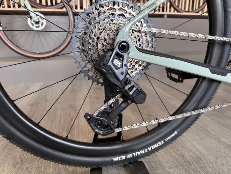 Used CUBE NUROAD C:62 EX 2025 Road & Gravel, White — image 2 of 7