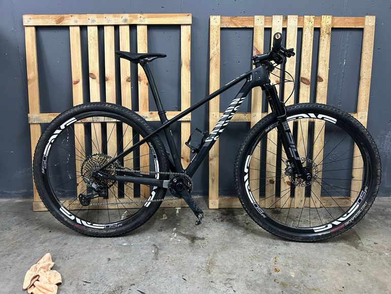 Used Canyon Exceed CF SLX 9.0 Pro Race LTD 2019 2019 Mountainbike — image 1 of 6