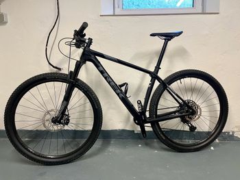 Used Trek Procaliber 9.6 2019 2019 Mountainbike, Black, 27.5, 29 — image 2 of 5