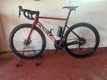 Used Focus IZALCO MAX DISC 9.6 2021 2021 Road & Gravel, Rot — image 2 of 7