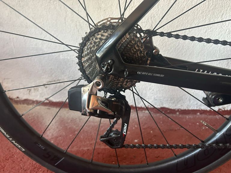 Used Focus IZALCO MAX DISC 9.6 2021 2021 Road & Gravel, Rot — image 4 of 7