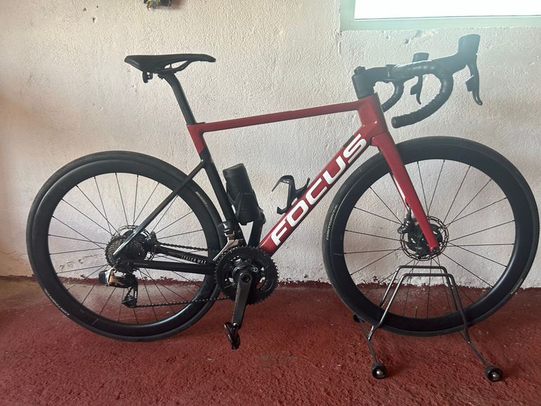 Used Focus IZALCO MAX DISC 9.6 2021 2021 Road & Gravel, Rot — image 1 of 7