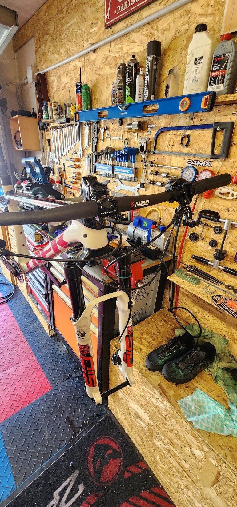 Used Trek Procaliber SRAM X01 Eagle AXS 2024 Mountainbike, Bianco — image 3 of 4