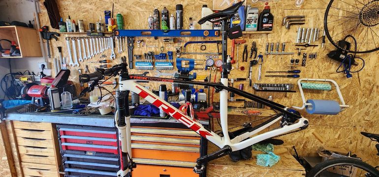 Used Trek Procaliber SRAM X01 Eagle AXS 2024 Mountainbike, Bianco — image 2 of 4