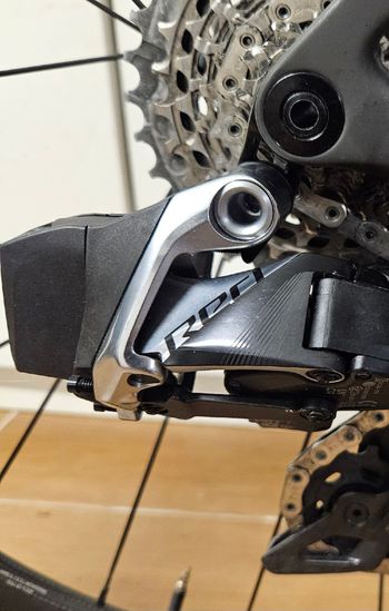 Used Scott Addict RC SRAM Red eTap AXS 2025 Road & Gravel, White — image 4 of 8