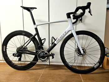 Used Scott Addict RC SRAM Red eTap AXS 2025 Road & Gravel