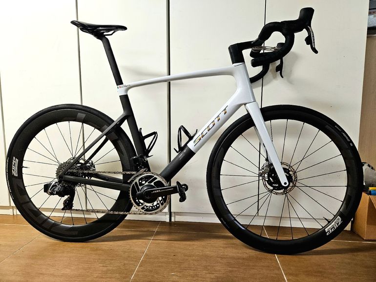 Used Scott Addict RC SRAM Red eTap AXS 2025 Road & Gravel, White — image 1 of 8