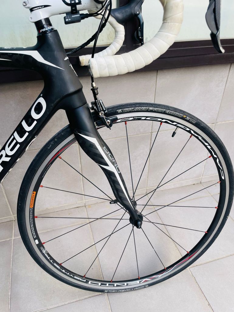 Used Pinarello FP Quattro Easy-Fit Force / Rival Bike 2013 2013 Road & Gravel, Negro — image 8 of 8
