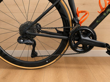 Used Specialized Tarmac Shimano Ultegra Di2 2026 Road & Gravel, Green — image 2 of 3
