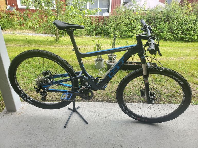 Used GT Helion Elite GTw 2017 2017 Mountainbike, Azul — image 1 of 9
